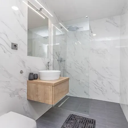 Cozy Quiet New Apartment In Karlin Square Prague Extérieur photo