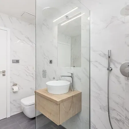 Cozy Quiet New Apartment In Karlin Square Prague Extérieur photo