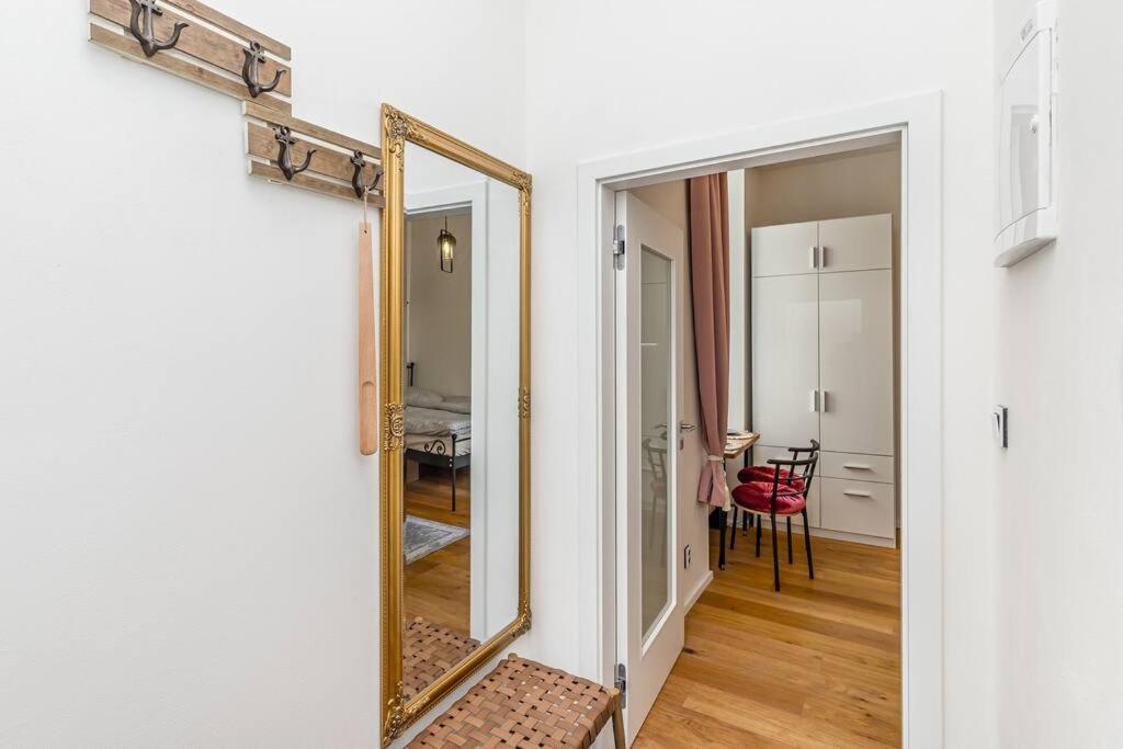 Cozy Quiet New In Karlin Square Appartement